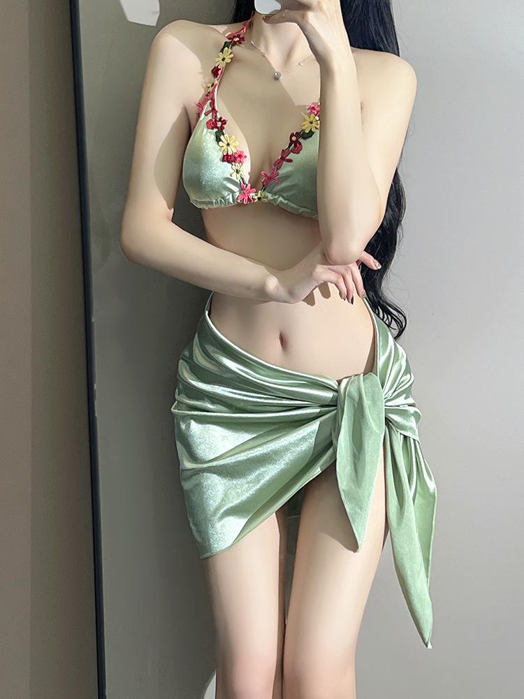 

Элегантный кружевной купальник-бикини из трех частей с глубоким V-вырезом M