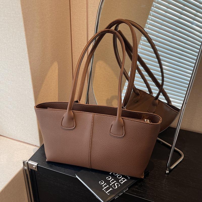 

Retro large-capacity bag women s autumn and winter versatile new shoulder bag is now popular commuter tote bag