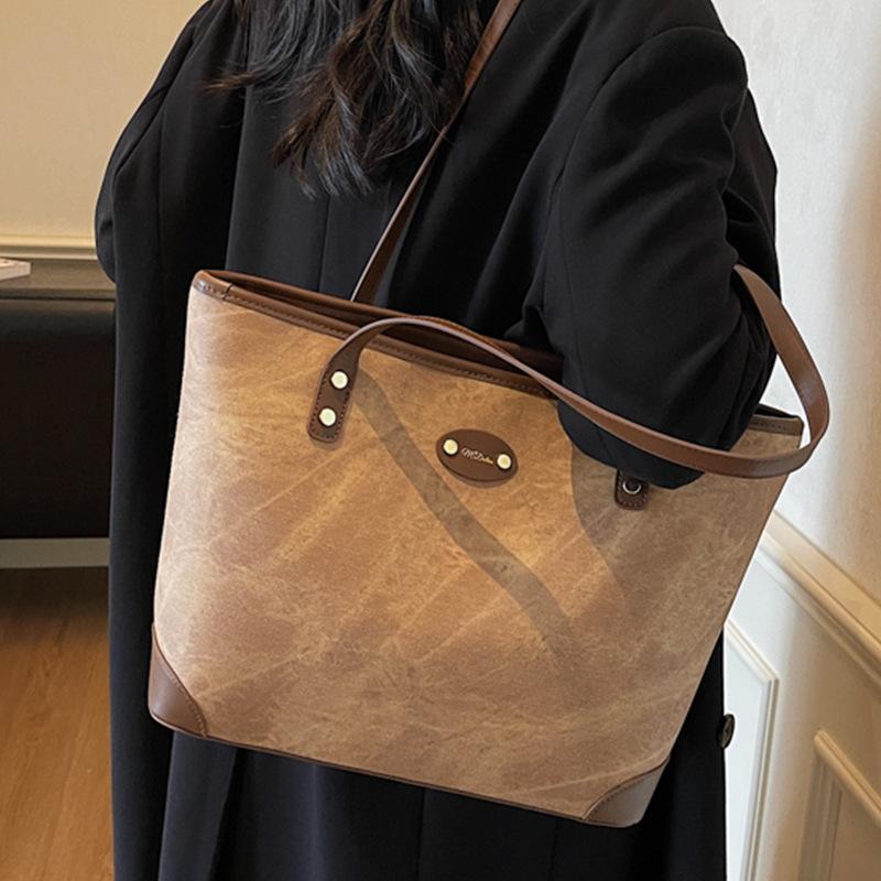 Large-capacity bag women's autumn and winter versatile 2025 new fashion casual shoulder bag texture class commuter bag