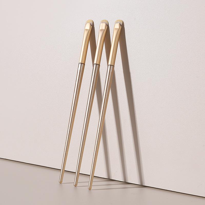 Makeup Brush Crescent Shape Small Detail Eyeshadow Brush Lower Eyelid Aegyo-sal Brush Angled Brush Eyeliner Brush