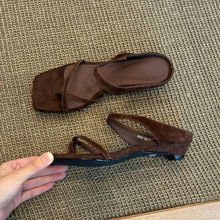 Soft Leather Simple Casual Cover Toe with Sandals Women's 2025 Summer Retro Square Head Wedge Heel Outside Wearing Cool Slippers