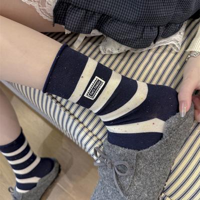 Marineblaue Serie ~ Stoffetikett Buchstaben Socken, Damen Punktgarn Kontrastfarben Gestreifte Reine Baumwolle Frottee Socken, Wadenlange Socken