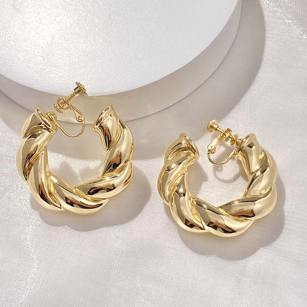 New Trendy Geometric Twisted Thick Hoop Clip Earrings Glossy Gold Huge Round Non Pierced Earrings for Women Punk Jewelry