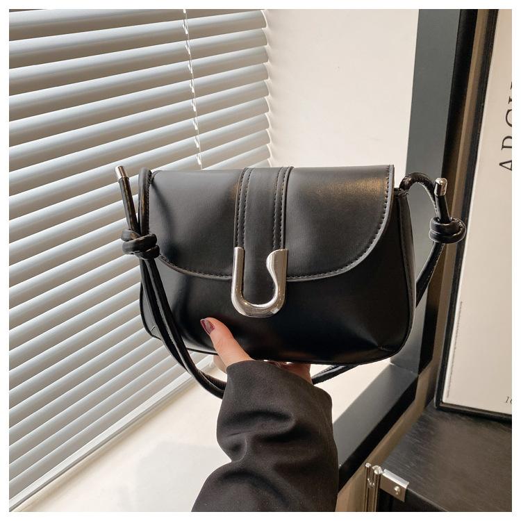 

Ретро однотонная большая вместимость 225 новая модная эстетичная текстура на плечо через подмышку женская сумка чёрный