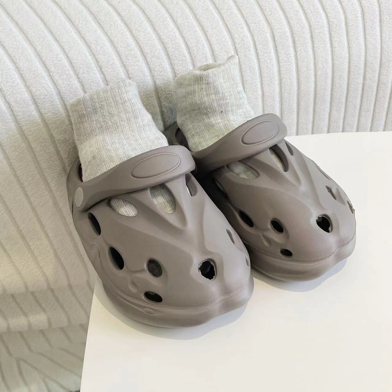 

2025 New Children s Bag Head Sandals Baby Non-slip Lightweight Cool Slippers Breathable Girls Hole Shoes Wear Boys Overshoes 32-33 сірий