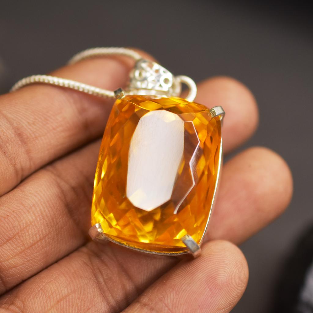 Přívěsek s oranžovým safírem Stříbro 925 Polštář 132,60 Ct Drahokamy CERTIFIKOVANÝ MY-401-K