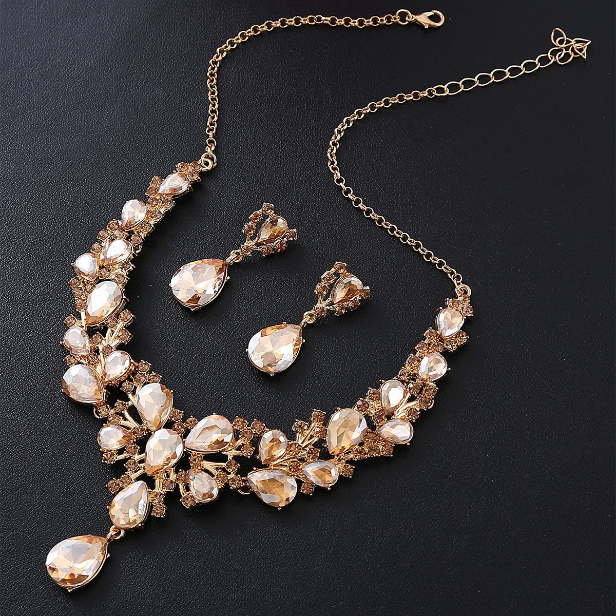 

2026 Retro Explosion Exaggerated Bridal Necklace Earrings Two-piece Set, High-end Crystal Banquet Party Jewelry Set 45CM