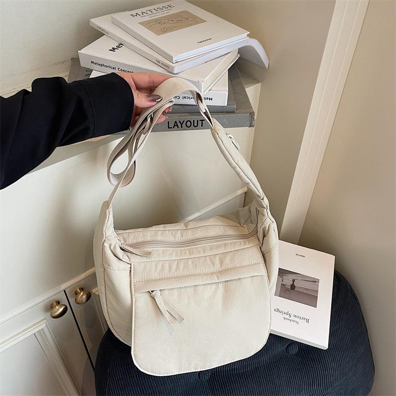 Dumpling Bag Lazy and Relaxed Messenger Bag Women's Lightweight Nylon Canvas Bag Commuter Leisure Sports Shoulder Bag
