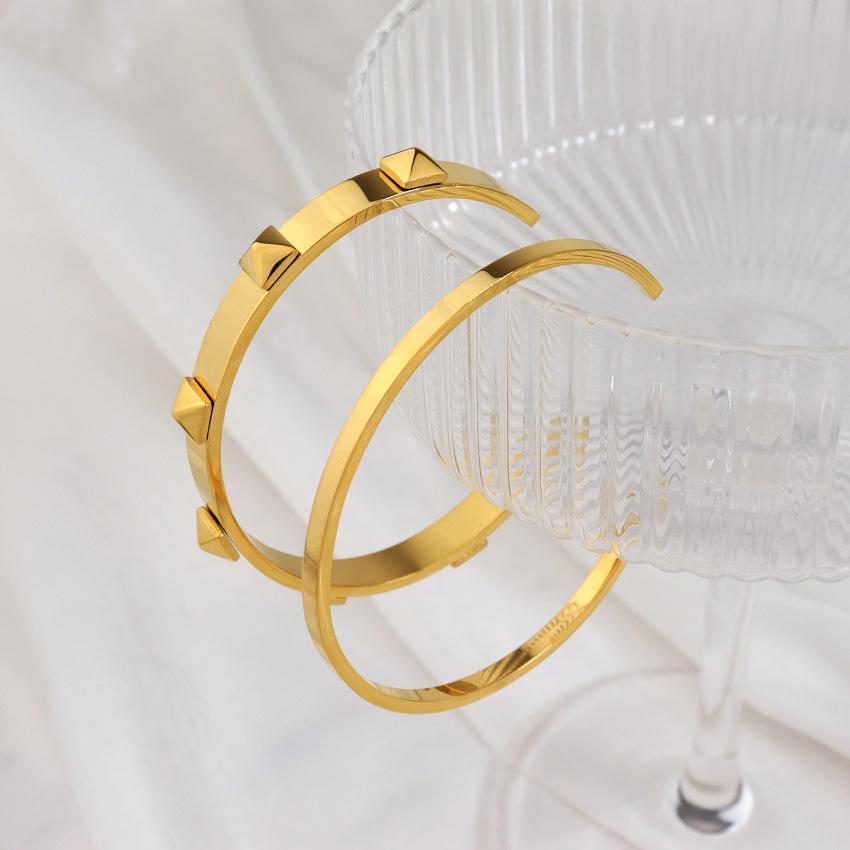 

Высокий Холод Дизайн Простой Позолоченный Титановая Сталь Обычное Кольцо Заклепка Открывающийся Браслет