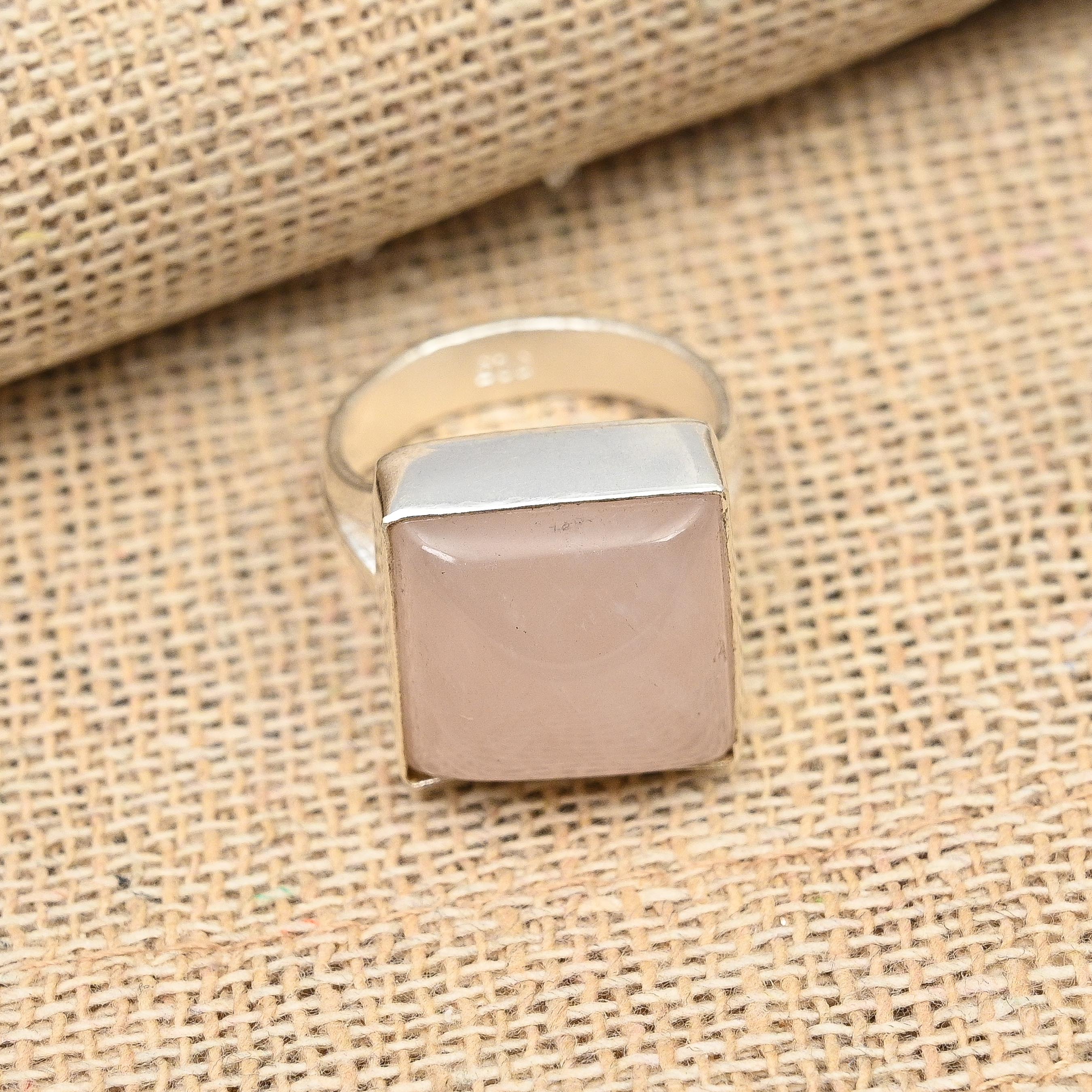 

Удивительное ювелирное кольцо ручной работы из стерлингового серебра 925 пробы с розовым кварцем и драгоценным камнем 8.5