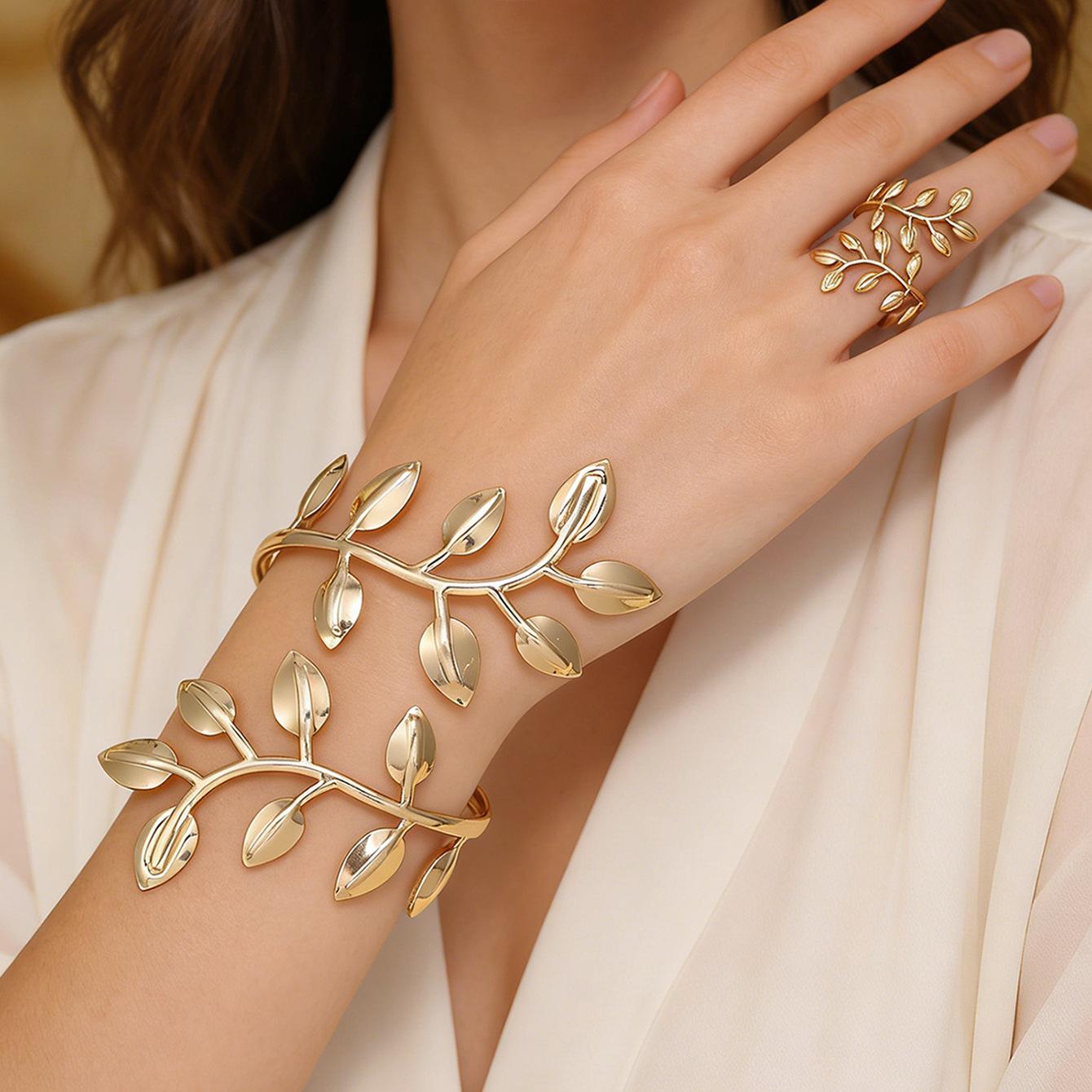 

Metal three-dimensional leaf-shaped bracelet, ring set, opening adjustable bracelet, body chain, women s factory straight hair.