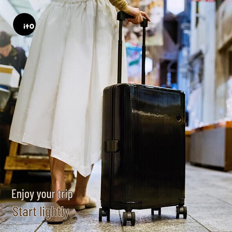 ITOPISTACHIO STRIPED 20-inch PC Spinner Suitcase