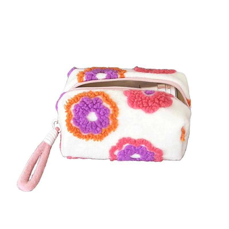 Handheld Large Capacity Makeup Bag, Plush Heart-shaped Handbag, Business Travel Toiletry Bag, Travel Storage, Daily Matching