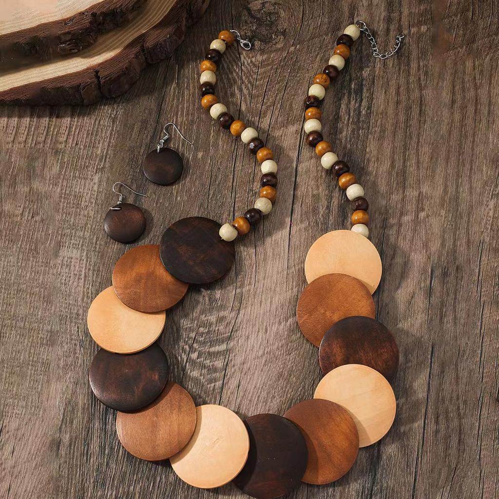 Artistic Handmade Boho Wood Bead Necklace, Exaggerated Oversized Focal Piece for Beach Holiday and Bohemian Vacation Accessory