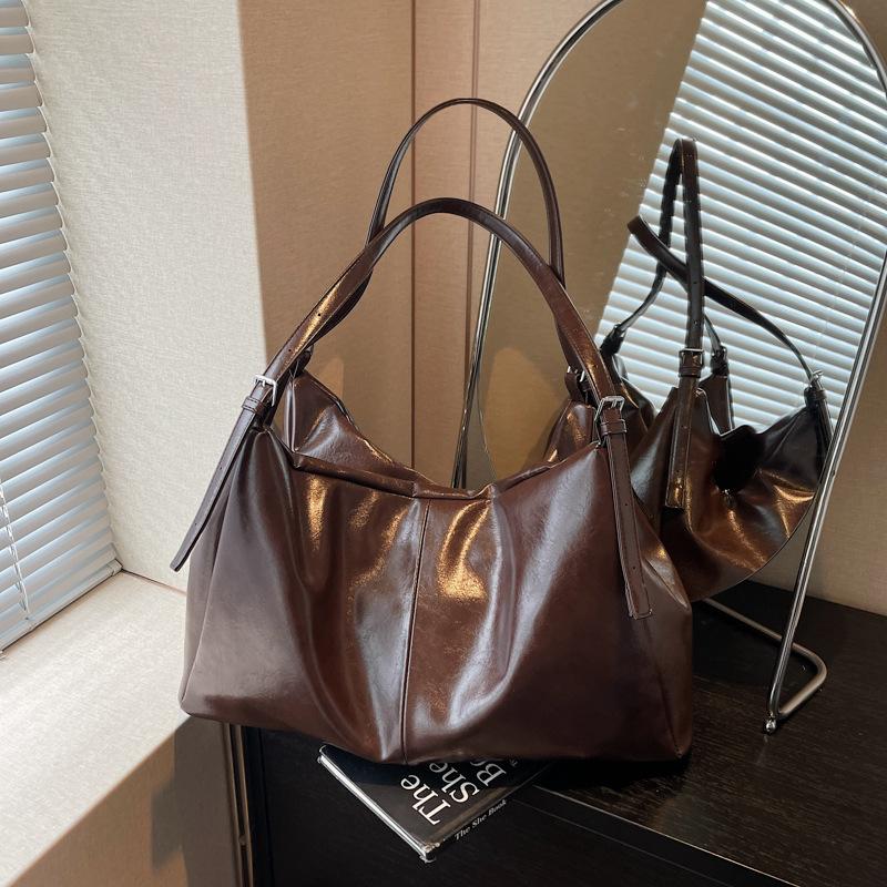 

Retro commuter bag women s bag autumn and winter new fashion shoulder tote bag large capacity armpit bag темно-коричневого
