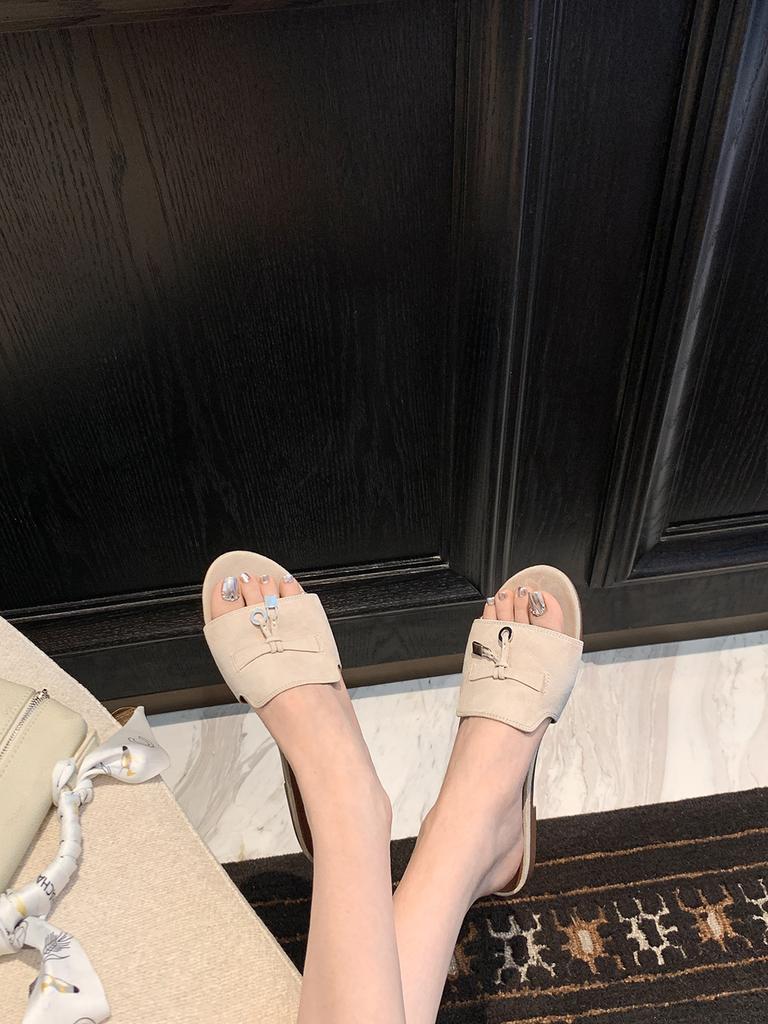 Su Yinyin's Same Retro Fringed Versatile Lock with Cool Slippers for Women's Leisure Vacation Flat-bottomed Slippers for Women's Summer