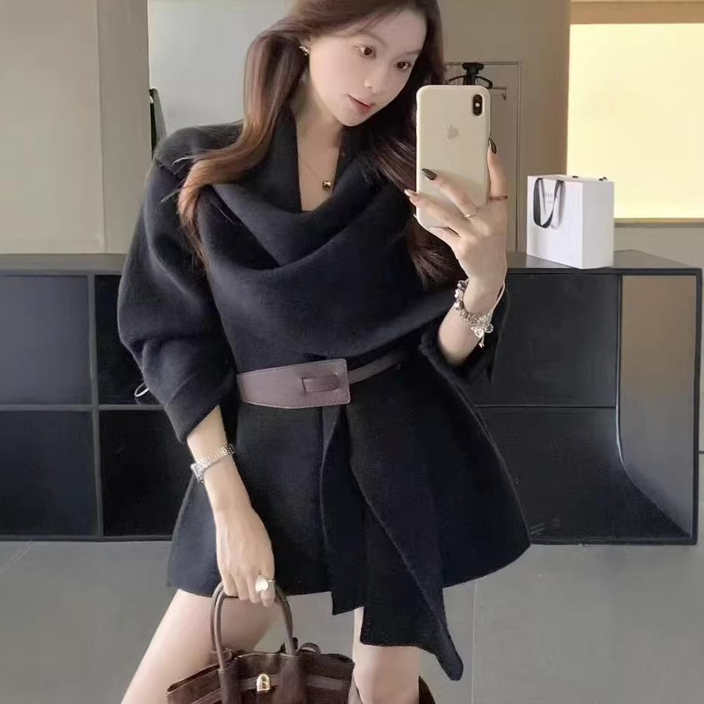 High-End Waist-Cinching Loose Collar Sweater Coat for Women - Trendy Mid-Length Knit Top, Autumn 2025 Korean Style.