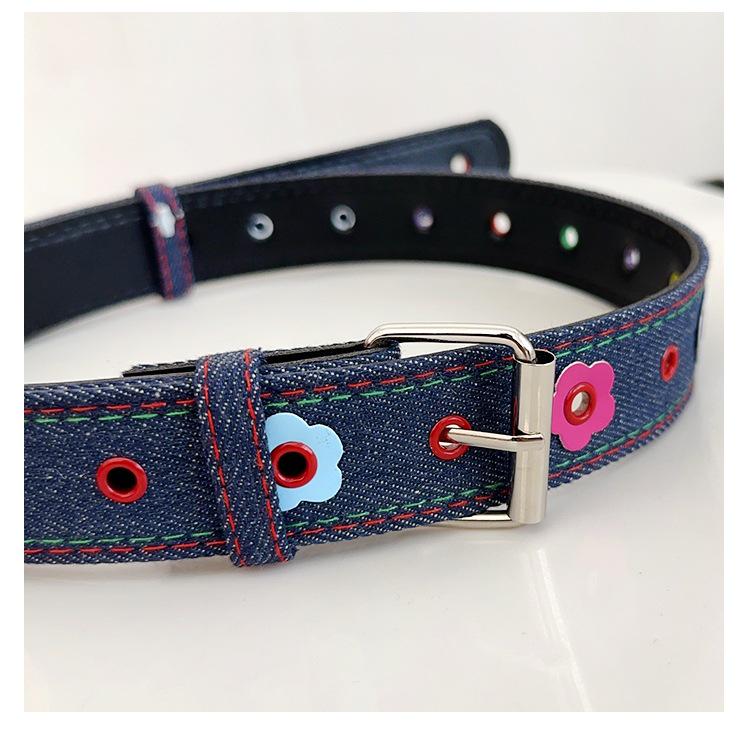 Dopamin 2 Accessoires Damen Vielseitiges Sommer-Outfit: Süß & Würzig im amerikanischen Stil mit Karorock & Ledergürtel.