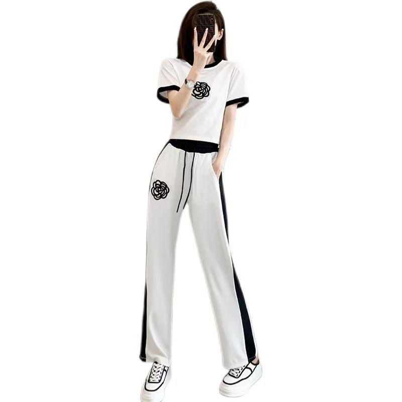 Elegant Women's Summer Casual Suit: Stylish Wide-Leg Pants Two-Piece Set for an Age-Reducing Street Style.