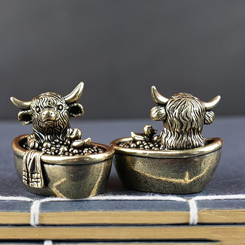 Vintage Lucky Fengshui Highland Cow Figurine Mini Solid Brass Bull Statue for Home Office Desk Decor Animal Collection Gift