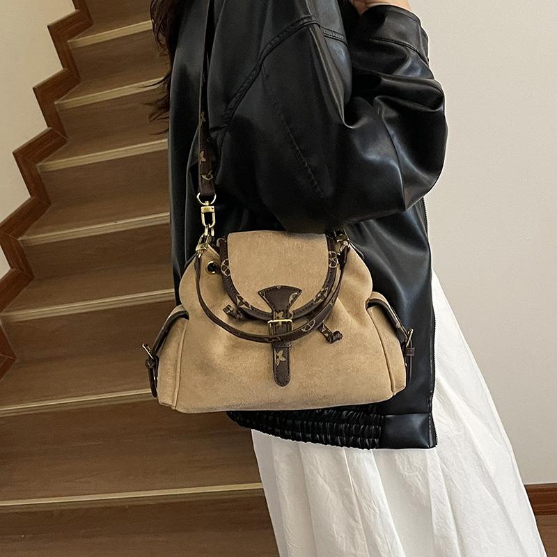 

В этом году популярны маленькие сумки контрастных цветов, женские универсальные сумки-мессенджеры новой коллекции осень-зима 2025, модные портативные сумки-ведра. хаки