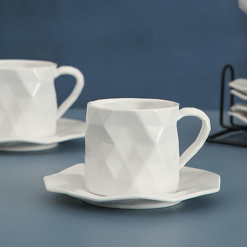 

Креативная кофейная чашка и блюдо в скандинавском стиле, набор из двух предметов, нерегулярная керамическая чашка, чашка для воды, послеобеденный чай, чашка с молоком