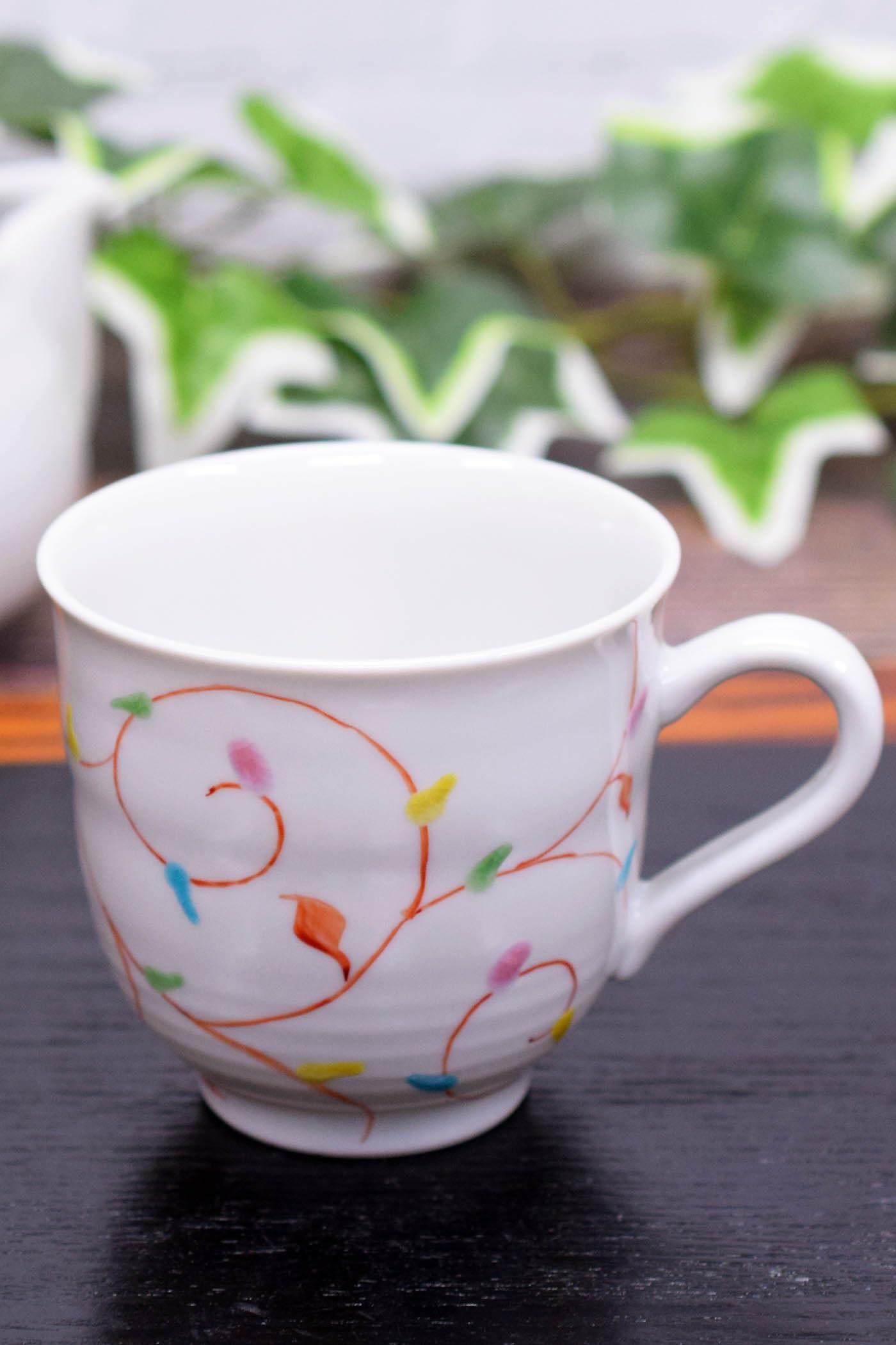 

Стильная кружка Waza no Kura из кутани с арабесковым дизайном, сделано в Японии, идеально подходит в качестве подарка на 60-й, 70-й, 77-й или 88-й день рождения