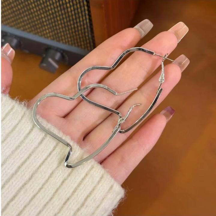 Irregular Silver Love Earrings Are Trendy, Cold Wind Stud Earrings, Ear Buckles, Exaggerated Temperament Earrings.
