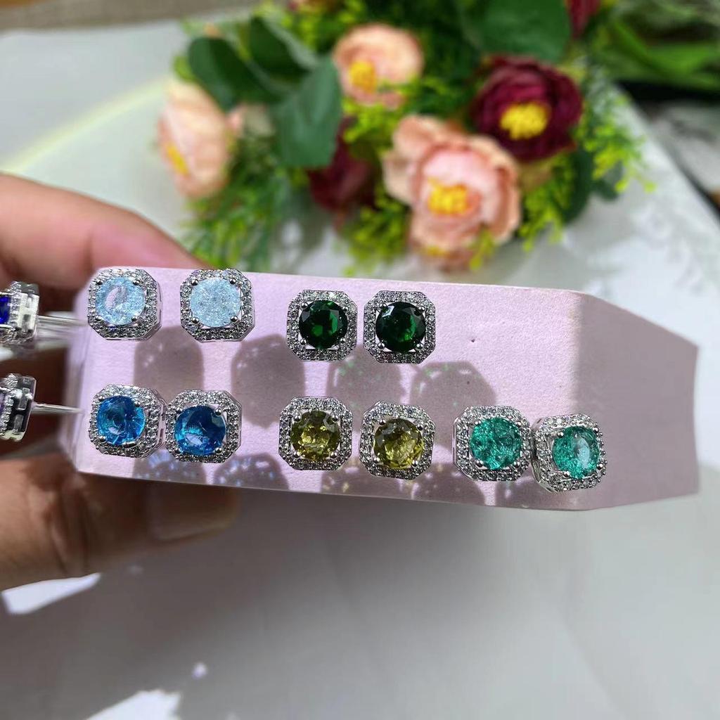 Europäische und amerikanische Halskette mit quadratischem Anhänger aus Kupfer mit Zirkonia - modisches und exquisites Damenaccessoire