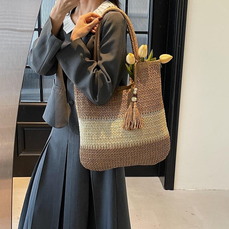 Large Capacity Commuter Leisure Straw Bag Women'S Seaside Vacation Beach Bag Woven Shoulder Tote Bag