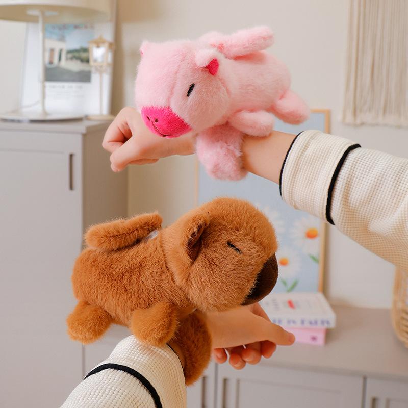 Bambola peluche cerchio pop capibara rosa cuore di bambina bambola capibara carina bambola calmante per bambini colore rosa chiaro