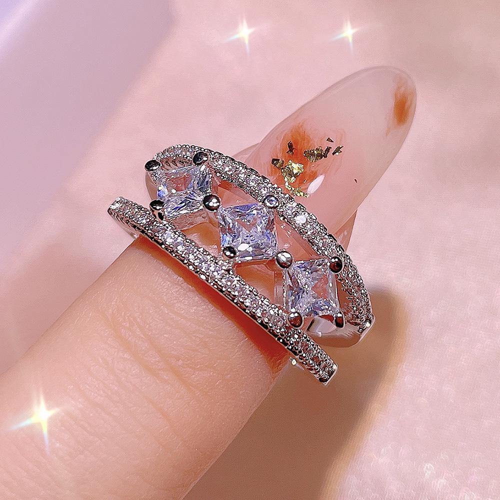 

Модное кольцо Маркиза, полностью инкрустированное белым цирконом, медное, темпераментное, женское, с четырьмя крапанами, подарок на День святого Валентина 10