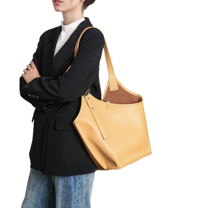 Carry A Genuine Leather Pillow Under The Armpits On One Shoulder Cowhide Crossbody Commuter Bag