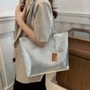 Bolso de Mano Grande de PU con Patrón de Cocodrilo de un Solo Hombro - Tote de Moda para Mujeres Europeas y Americanas