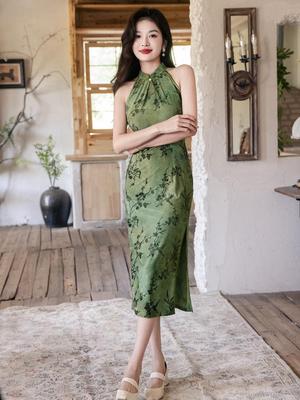 Bei Zhi Yun Green Retro Sleeveless Halter Cheongsam - 2025 Autumn Collection
