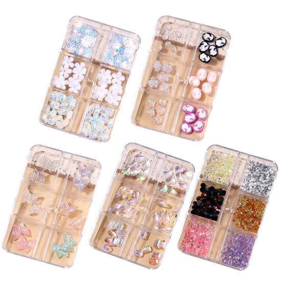 1 Cutie Decorațiuni Unghii Culoare Vividă Exquisit Efect Vizual Strălucitor Formă Mixtă Arată Farmec Plastic