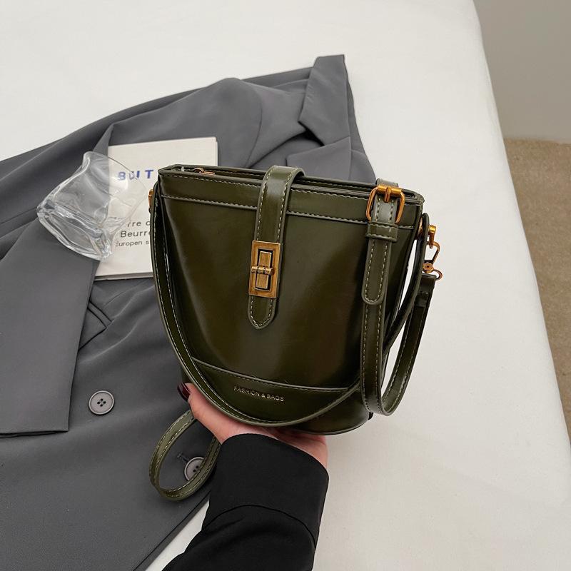 

Новая популярная модная сумка-ведро из кожи с масляной восковой отделкой, высокой текстуры, для ношения в руке, женская, в зарубежном стиле, в стиле легкой роскоши, для通勤, сумка-мессенджер