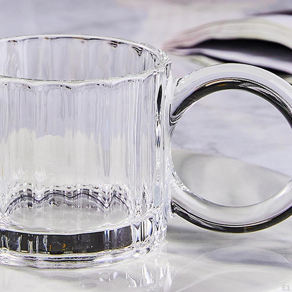 Elegantes Glasbecher-Set für den Morgen