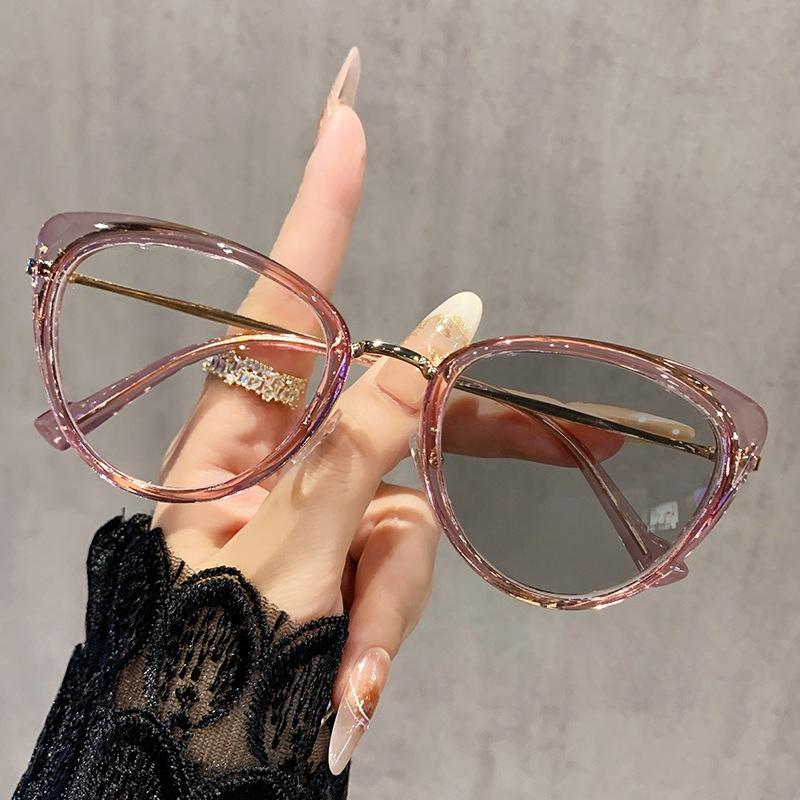Vintage Metal Photochromic Myopia Glasses Women New Trendy Cat Eye Glasses Men Retro Anti Blue Light Eyewear with UV Sensitivity