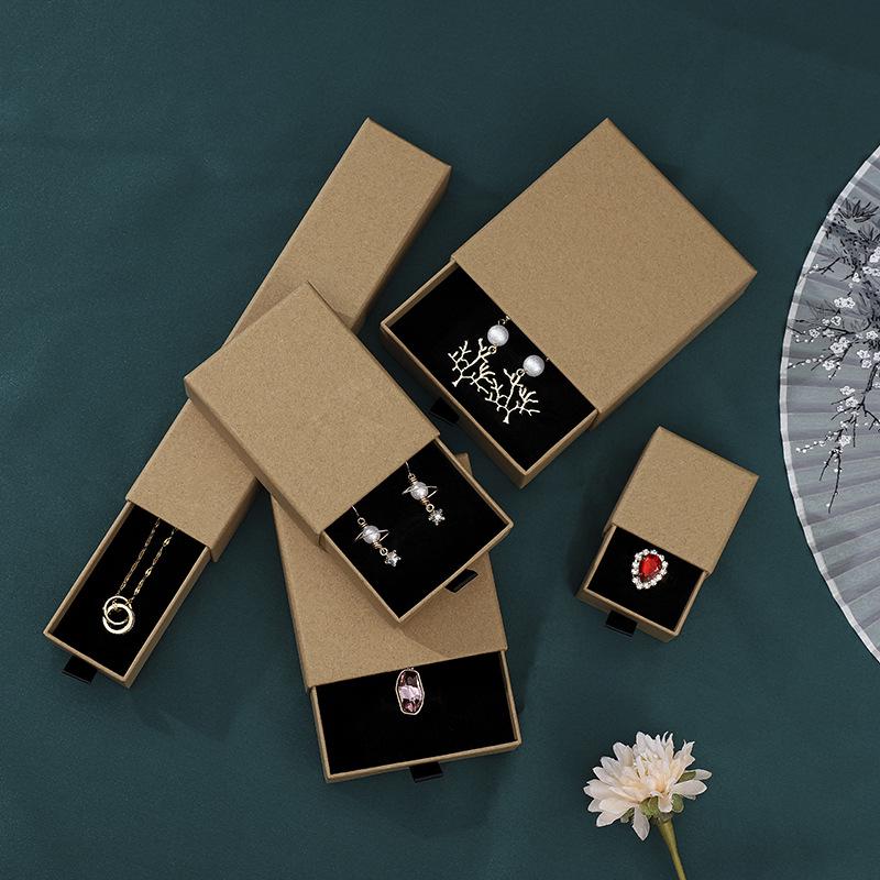 Schwarze Schmuckschatulle für Ringe, Halsketten, Ohrringe, Anhänger und Armbänder - Elegante Geschenkverpackung