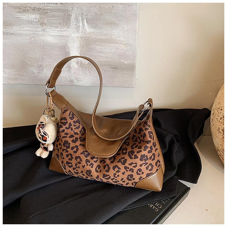 Ielgy Lazy Style Fashion Frosted Armpit Order Shoulder Bag All-Match Casual Messenger Bag
