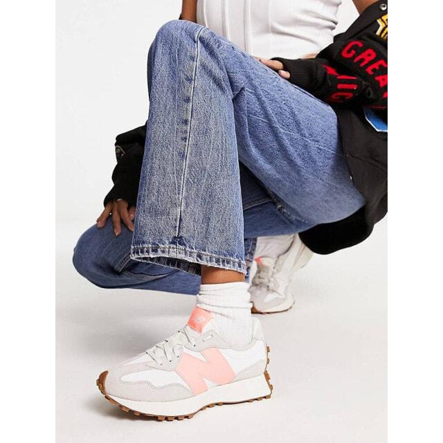 

Кроссовки New Balance 327 кремового и розового цвета.