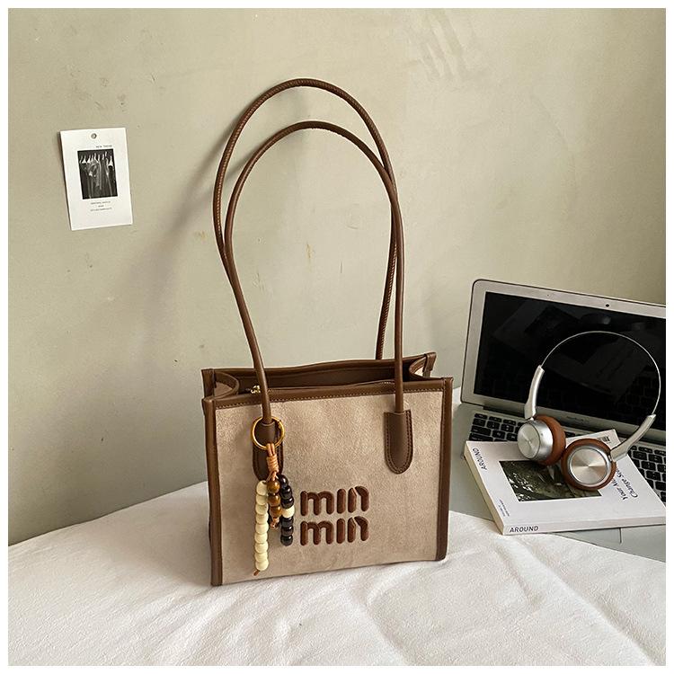 

2025 autumn new simple handbag women s niche bucket bag high value shoulder bag daily commuter messenger bag