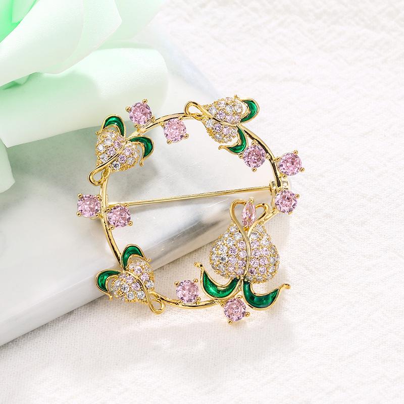 High-end Flower Gold-plated Pink Zirconium Brooch, New Suit Coat Accessories, Micro-inlaid Zircon Brooch, Versatile Temperament