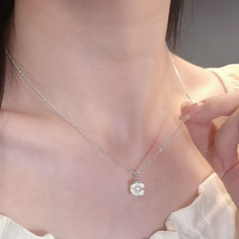 Pearl Shell Silver Pendant Necklace Women Clavicle Chain Light Luxury Niche Design