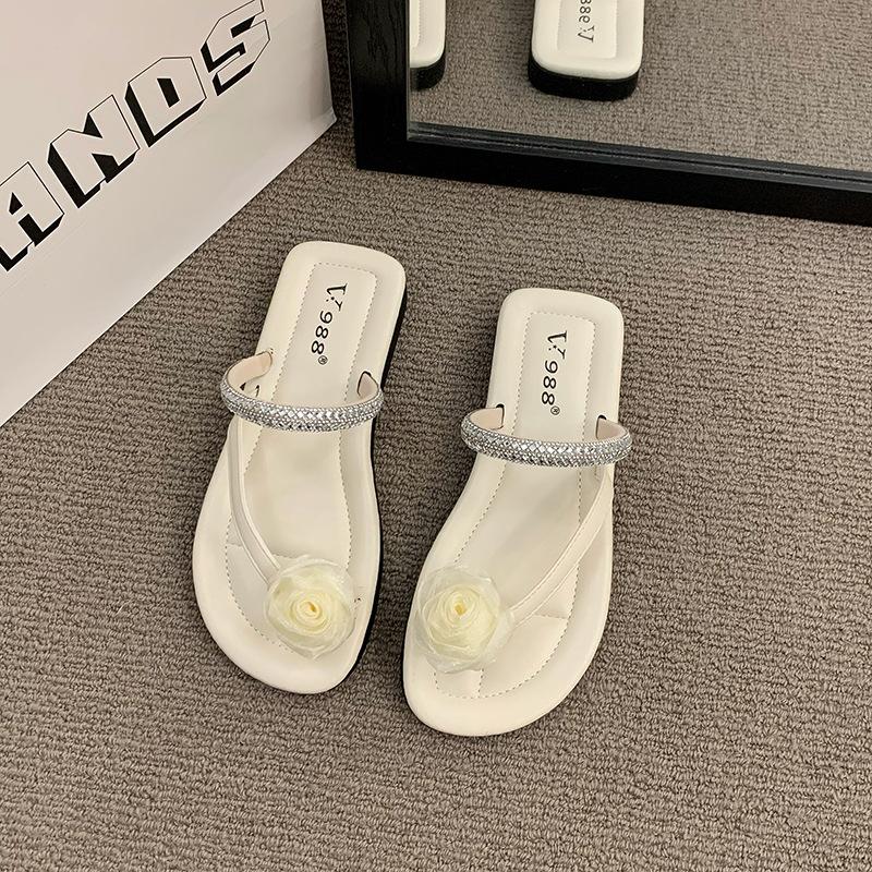Flat-bottomed small cool slippers women's 2025 new fashion outer wear summer beautiful skirt seaside beach sandals