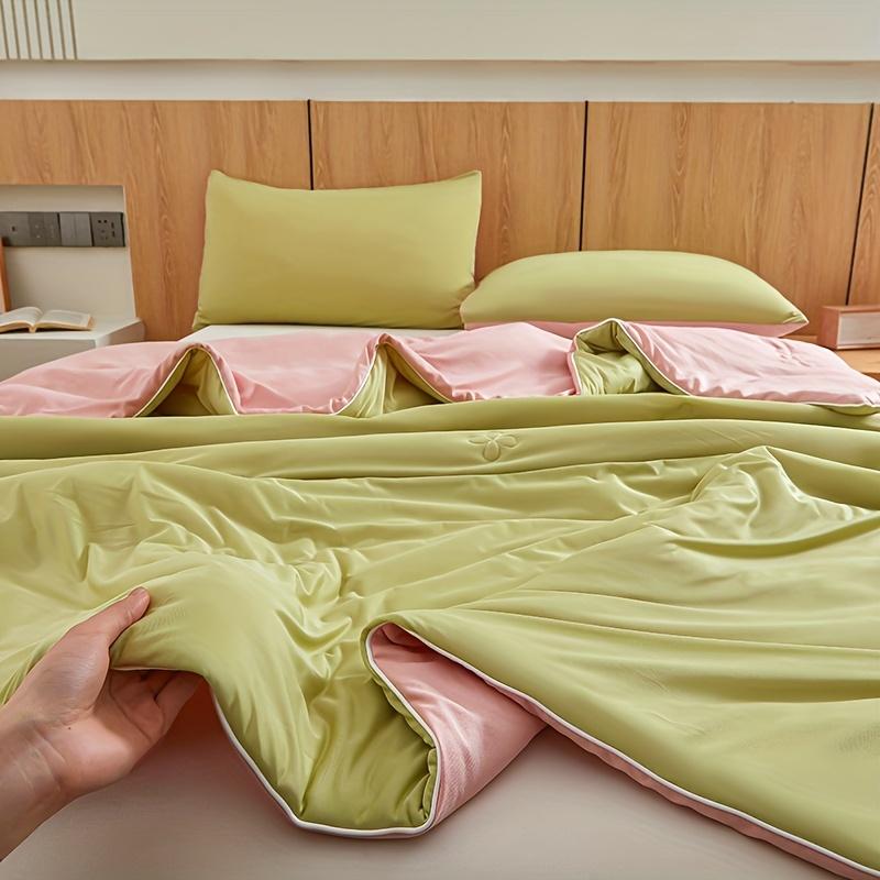 Summer Cooling Quilt Soft Breathable Cooling Quilt Lightweight Thin Quilt Quilted Construction for Bedroom Living Room Comforter