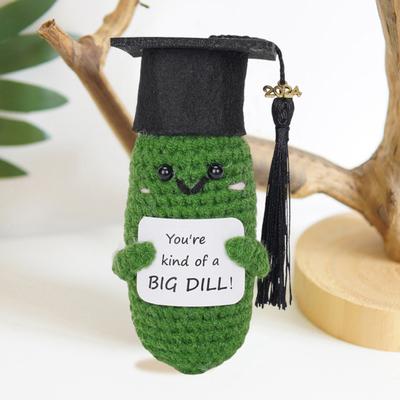 Abitur Gehäkelte Gurke mit Graduiertenmütze Ermutigende Karte Emotionale Unterstützung Handarbeit Stricken Positives Gemüse Spielzeug Puppe Absolvent Geschenk