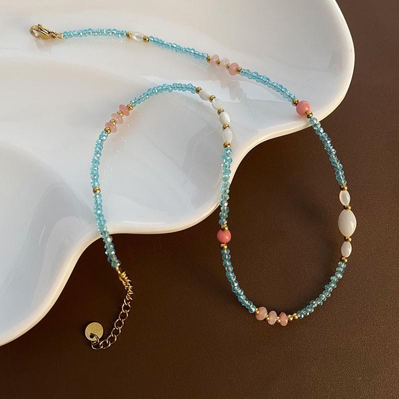 Handgefertigte Perlen-Titanstahl-Schlüsselbein-Kette mit Erdbeerquarz-Anhänger - Leichter Luxus-Stil, Anlaufgeschützt.