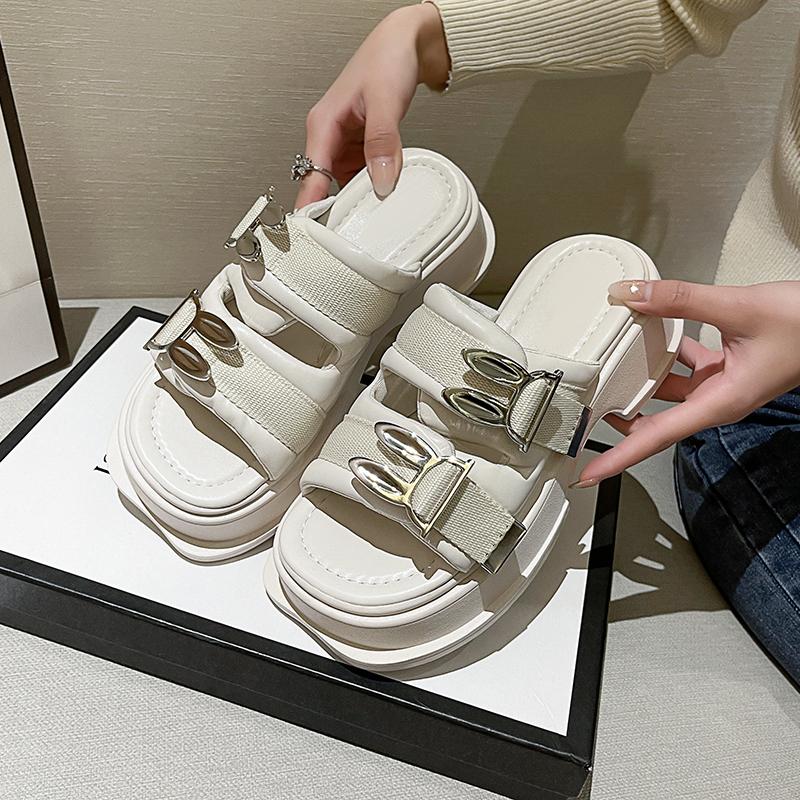 European Station Trendy Thick Bottom Slippers for Women In 2023 Summer New Style Internet Celebrity Fashion Beach Open Toed Cool Slippers for Women